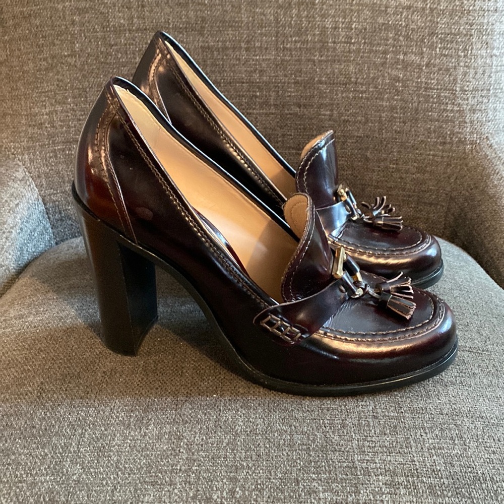 Ferragamo Heels, 8B